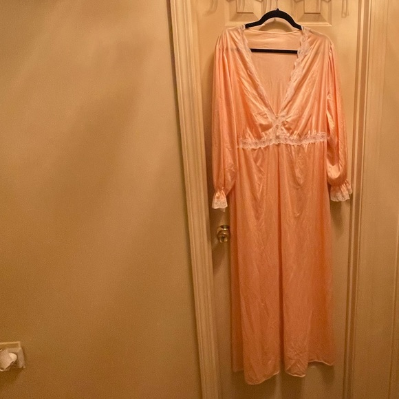 Vintage Intimates & Sleepwear Vintage Peach Satin Robe Vintage